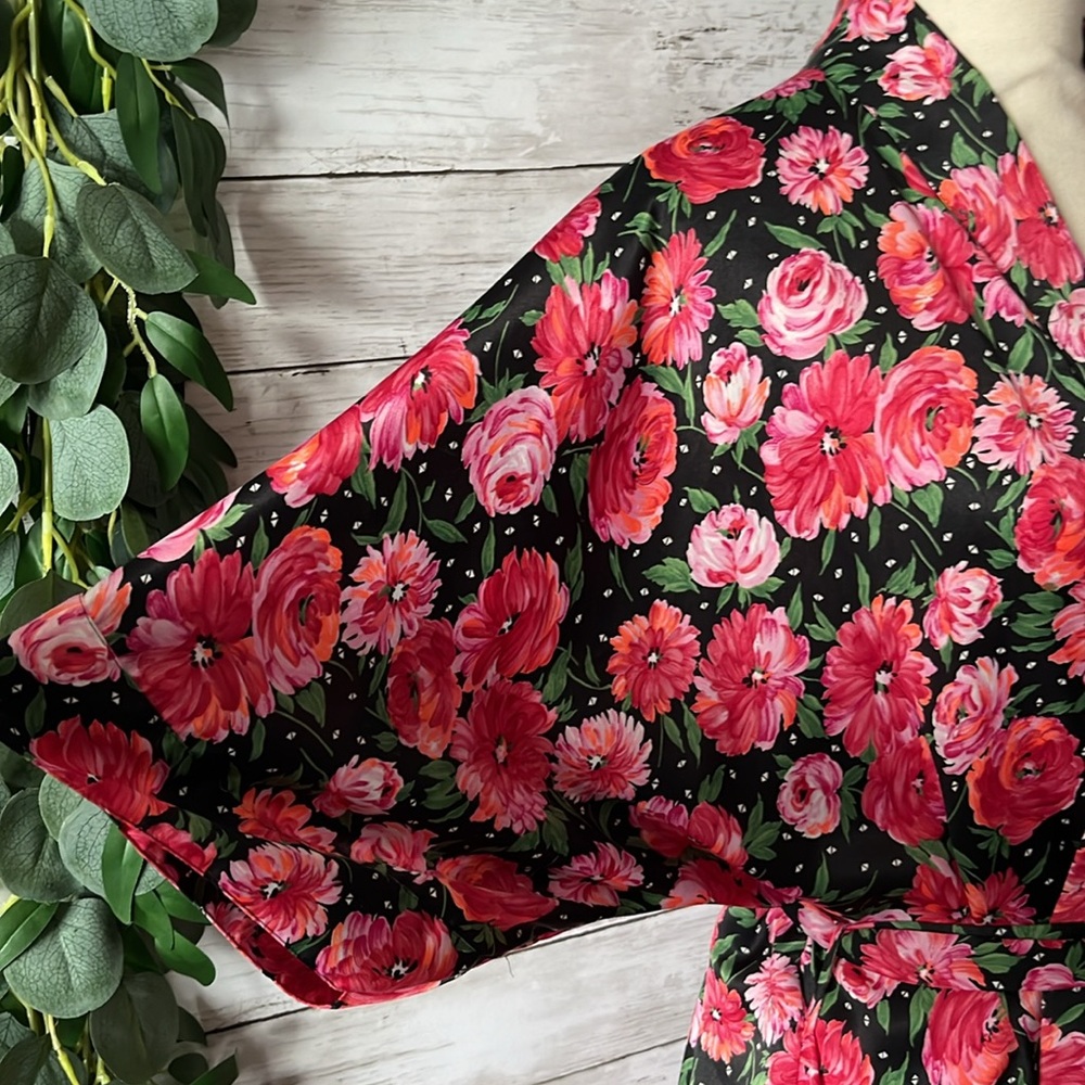 “Silky” Floral Robe with Pockets - Picture 3 of 10